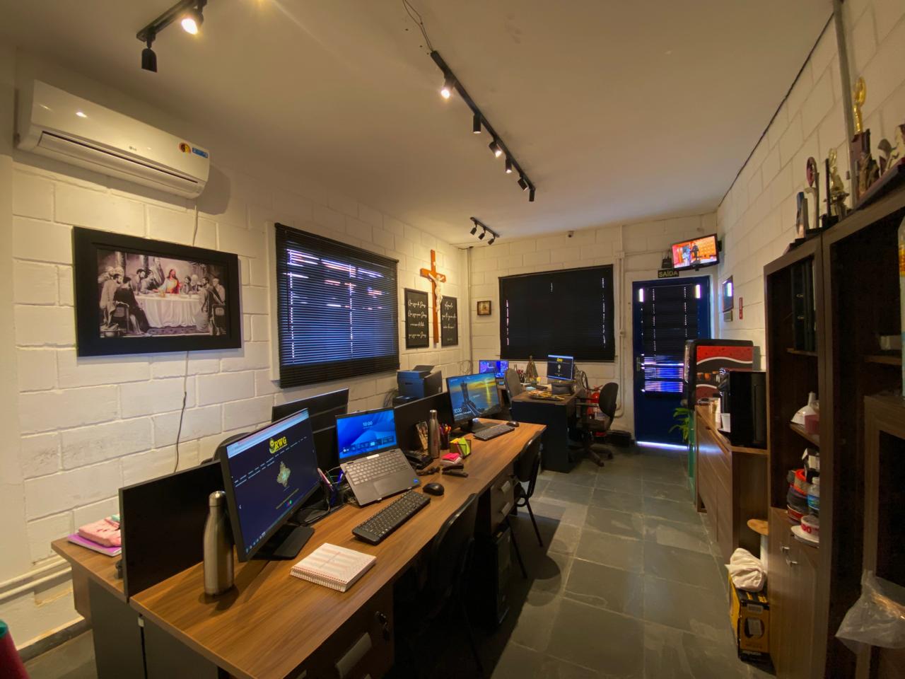 Foto Escritório mesas.jpeg